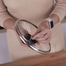 Silikonowy uchwyt do pokrywy szklanej beżowy